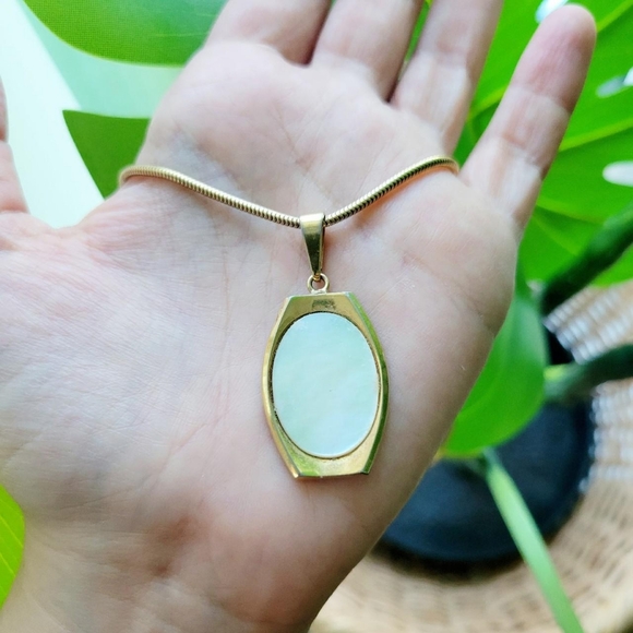 Vintage Gold Mother of Pearl Necklace - Picture 1 of 8